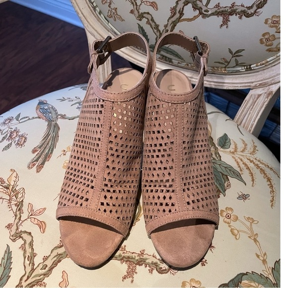 Pretty UNISA Sandals, Size 8.5 - Picture 4 of 12